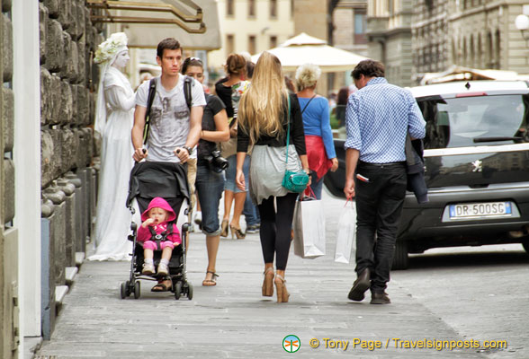 Strolling along Via Calzaiuoli 