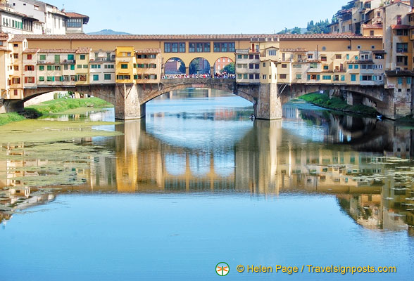 Ponte Vecchio casts nice reflections in the Arno