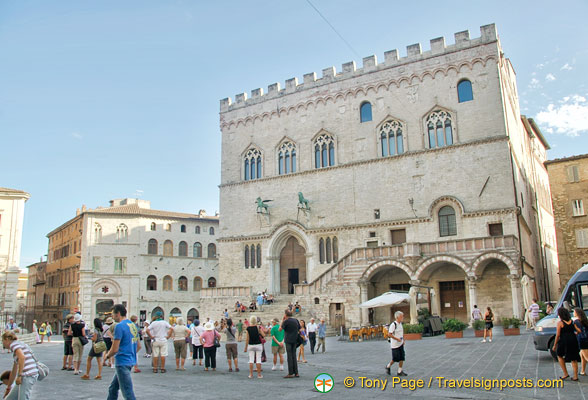 Palazzo dei Priori on Piazza IV Novembre