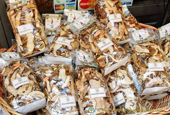 Dried porcini mushrooms that I would have loved to buy