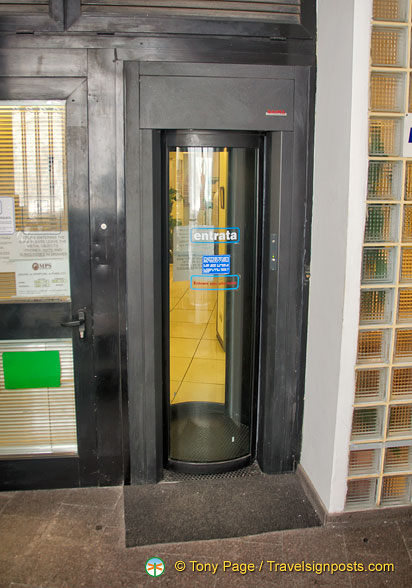 A very secured entrance to Banca Monte dei Paschi di Siena 