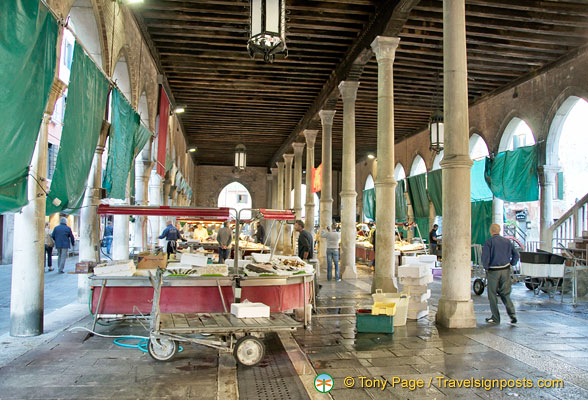 View down the Mercato del Pesce hall