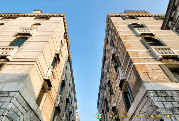 These two buildings were constructed as a counterbalance to the Rialto Bridge