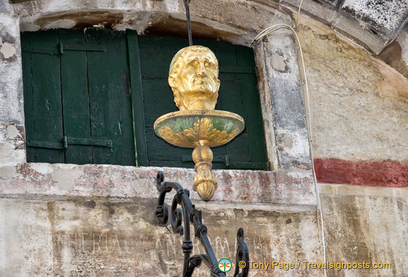 The Golden Head can be seen from the Rialto Bridge above shops on the San Marco side