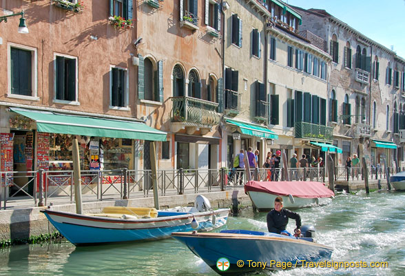 Shops and businesses along the Fondamenta dei Tolentini