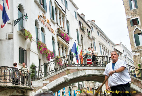 The Hotel Colombina is on the left