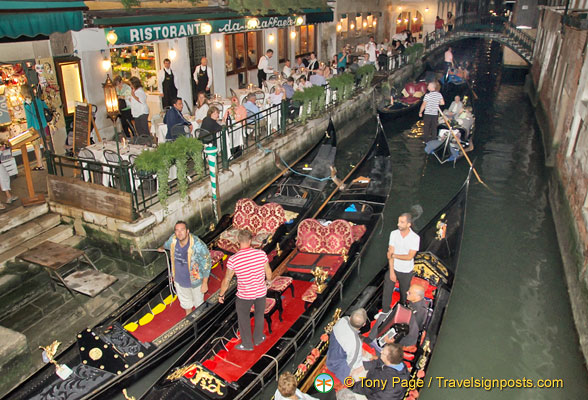 Ristorante da Raffaele in a lovely canal setting