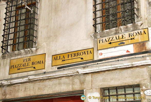 Directions for Piazzale Roma and the Ferrovia