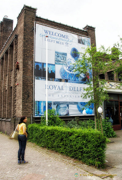 Delft signpost