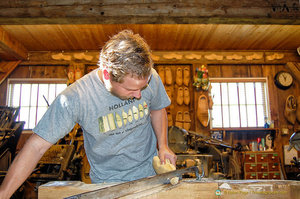 Clog-making demonstration