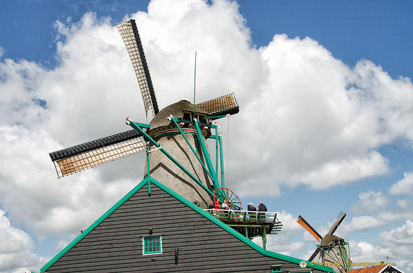 De Kat paint mill