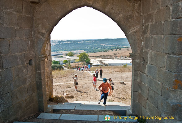 A view from the Arraiolos castle gate