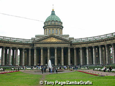 Kazan Cathedral facing Nevskiy Prospekt 