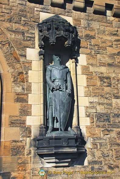 Statue of William Wallace at the main gate