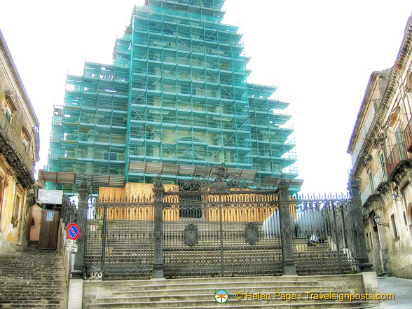 Duomo San Giorgio (under wraps) when we visited