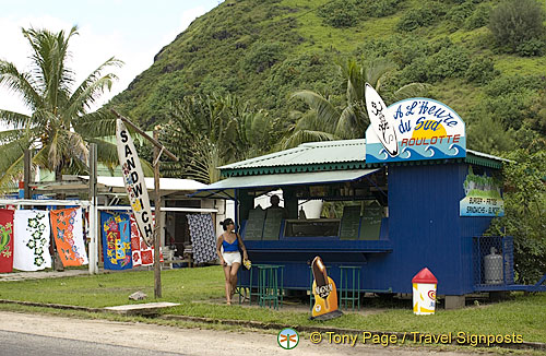 Our regular lunch-stop for baguettes, chips etc! I could never get the sun on it, but eventually succeeded (see later)
Moorea,