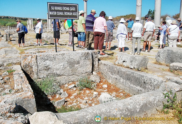 Looking at the water canal from the Roman era