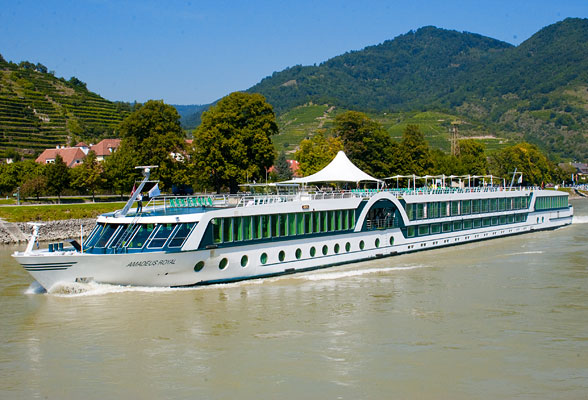 riverboat_588.jpg