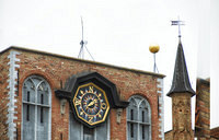 Huis Boechoute, the oldest facade on the square, was the home of Charles II