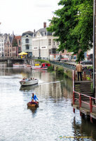 Boating around Kleine Vismarkt