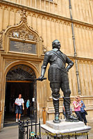 Statue of William Herbert, 3rd Earl of Pembroke at the Bodleian Library