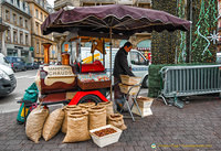 Stall selling marrons chauds