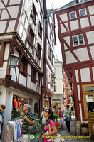 Admiring the buildings in Bernkastel marktplatz