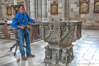 Romanesque font