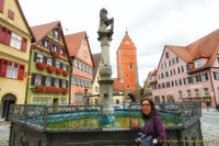 Löwenbrunnen at Altrathausplatz 