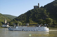 Sailing past Burg Maus