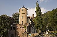 The white tower of a former princely court (Hofhaltung) now houses the town hall