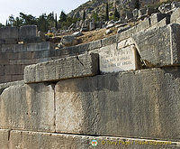 Delphi: the archaelogical site