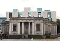 1937 War Memorial reading room for use of Postgraduate students. The letters NIKH (Goddess of Victory) is at the front