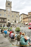 Enjoying a break in Piazza della Repubblica