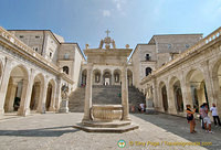 The main Bramante cloister with its Renaissance well