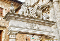 Coat of arms of the Medici's. The lions represent Florence and the griffins represent Montepulciano