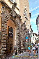 Libreria Mondadori on the left