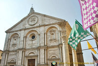 Pienza duomo facade