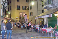 There are a few good restaurants around the Ponte del Megio