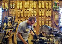 Clog-making demonstration