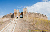 Giant steps up to Arraiolos castle