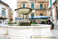 Lunch stop at the cafe behind this beautiful fountain