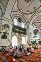 Prayer groups at the Ulu Camii