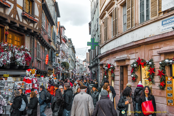 A very busy Rue des Serruriers