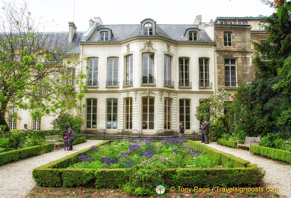 Archives Nationales building