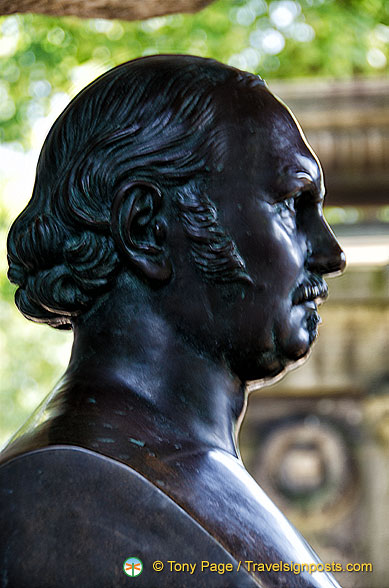 Bust of Allan Kardec