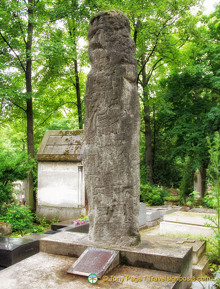 A monolithic tombstone