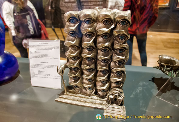 Dalí Sculpture - The Surrealist Eyes