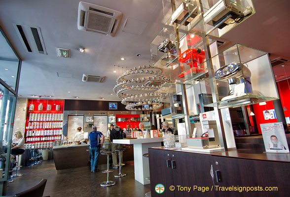 Espressamente Illy, an Illy concept store and café next to the Opéra Garnier