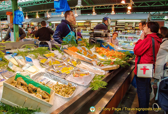 Fish stall at Marché des Enfants Rouges